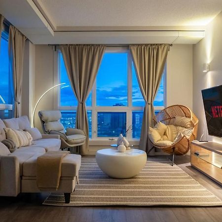 Upscale Penthouse Stay With Mountain & City Views, Free Parking, Bbq Grill, Office Space & More YYC Eksteriør billede