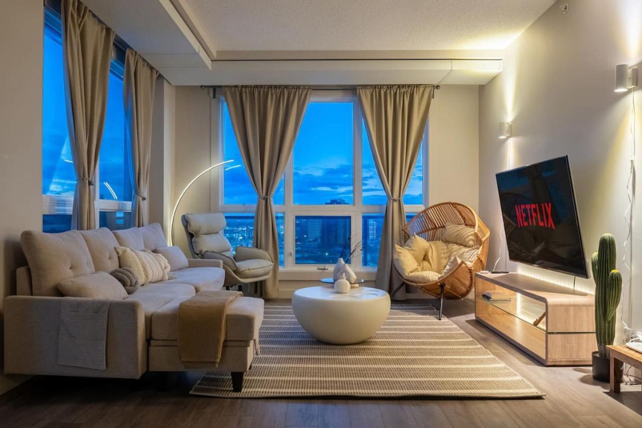 Upscale Penthouse Stay With Mountain & City Views, Free Parking, Bbq Grill, Office Space & More YYC Eksteriør billede