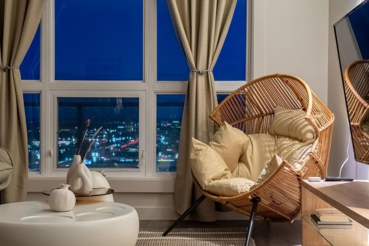 Upscale Penthouse Stay With Mountain & City Views, Free Parking, Bbq Grill, Office Space & More YYC Eksteriør billede